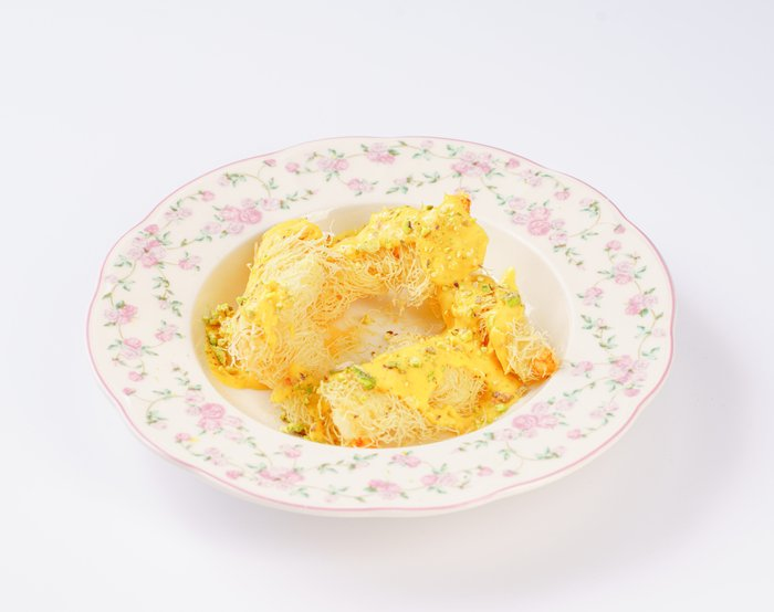 Хрустящие креветки с манго айоли и фисташкой