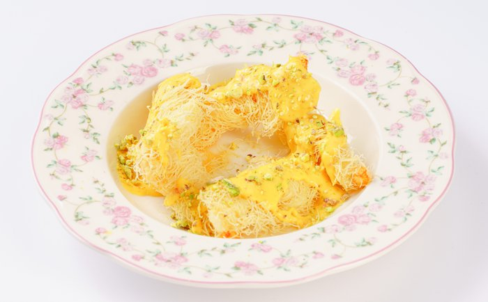 Хрустящие креветки с манго айоли и фисташкой